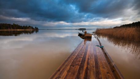 Serene Lake Pier at Dusk wallpaper