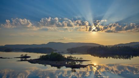 Serene Morning by the Lake wallpaper