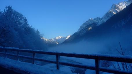 Serene Winter Valley Escape wallpaper
