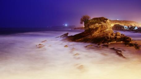 Serene Misty Evening by the Sea wallpaper