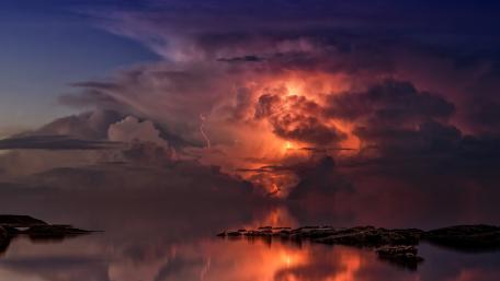 Stormy Skies Alive with Lightning Magic wallpaper