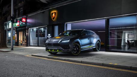 Lamborghini Urus in Graphite Perfection wallpaper