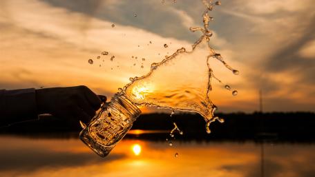 Jug of water splashing out wallpaper