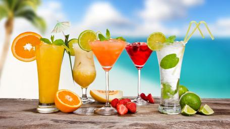 Refreshing Summer Cocktails for Your Next Gathering wallpaper
