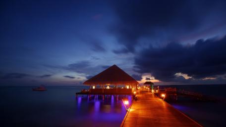 Serene Dusk Overwater Bungalow Glow wallpaper