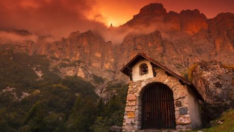 Rifugio 7° Alpin - Monte Shiara - Veneto, Italy wallpaper