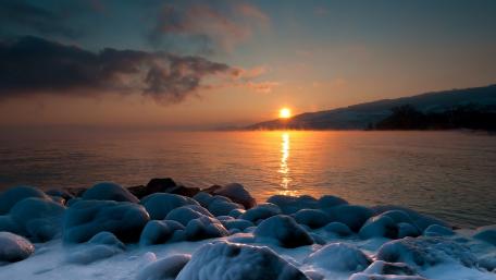 Winter Sunset Over Icy Lake Shore wallpaper