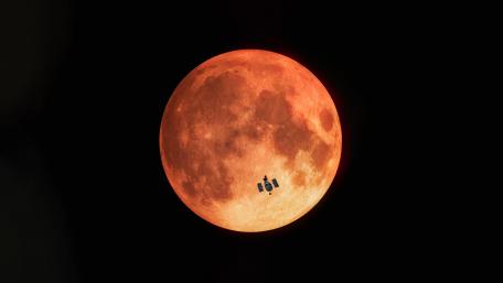 Majestic Supermoon Over Dark Sky wallpaper