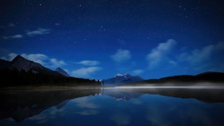 Maligne Lake by night wallpaper