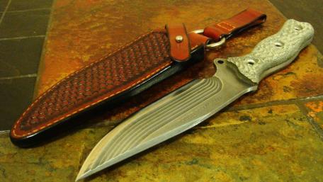 Sturdy Steel Hunting Knife Design wallpaper