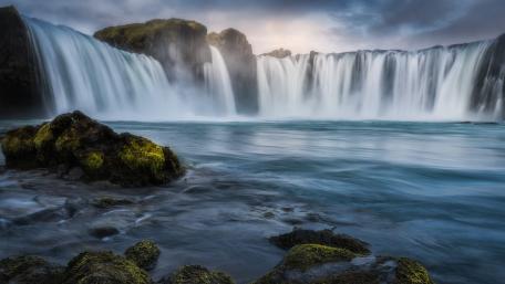 Goðafoss Waterfall wallpaper