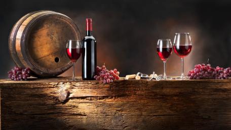 Rich Red Wine and Grapes Still Life Decor wallpaper