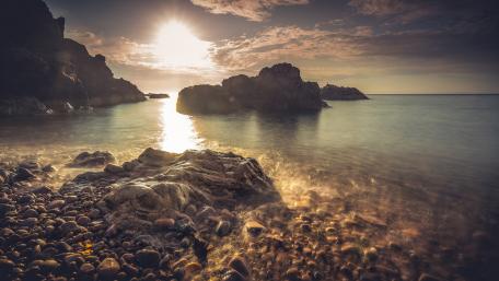 Serene Sunrise over Shimmering Bay Coastline wallpaper