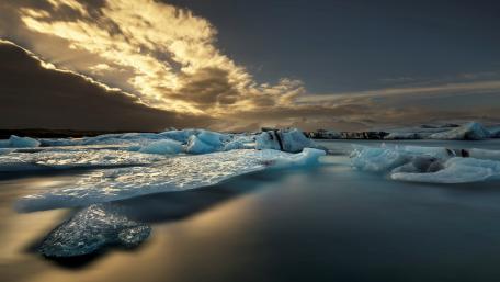 Frozen Serenity in Nature's Embrace wallpaper