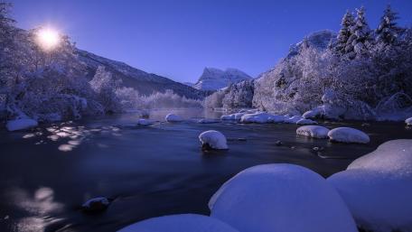 Tranquil Winter Night by the River wallpaper