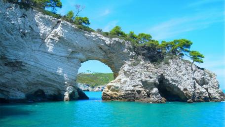 Majestic Sea Arch and Turquoise Waters wallpaper
