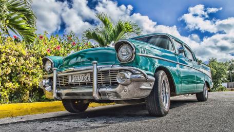 Timeless Classic on a Sunny Day wallpaper