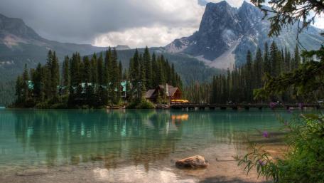 Emerald Lake (Yoho National Park, Canada) wallpaper
