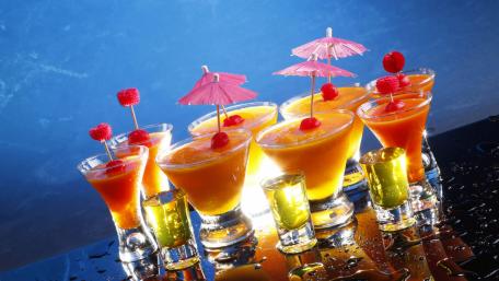 Vibrant Daiquiris for Tropical Vibes wallpaper