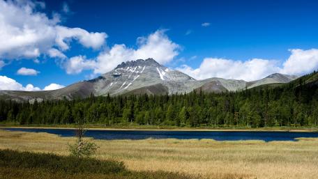 Majestic Mountain Reflections in Nature's Landscape wallpaper