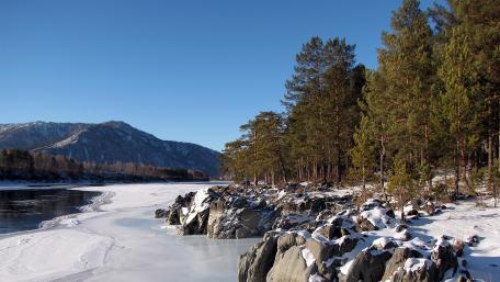 Winter Wonderland by a Serene River wallpaper