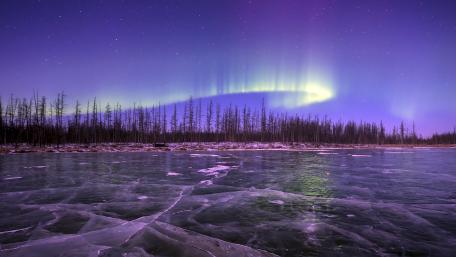 Majestic Aurora Borealis Over Serene Waters wallpaper