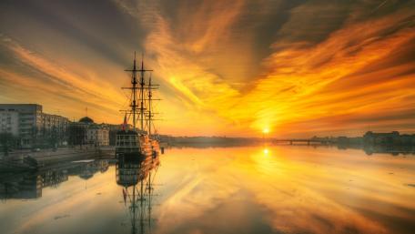 Majestic Sunset Over Tranquil River Scene wallpaper