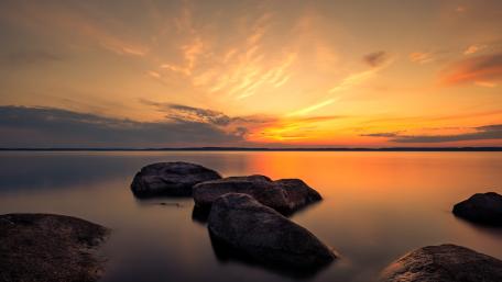 Serene Sunset Over Tranquil Lake wallpaper