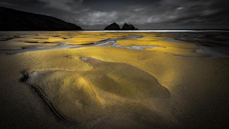 Golden Sands at Dusk with Dreamy Tones wallpaper