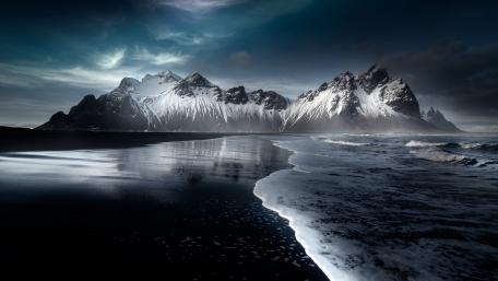 Horny mountains (Iceland) wallpaper