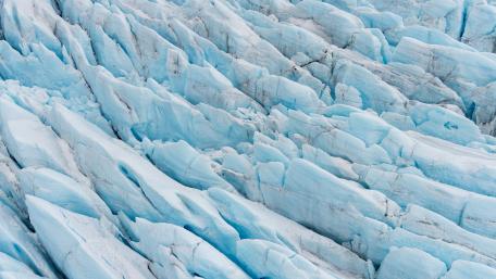Serenity of Icy Landscapes wallpaper