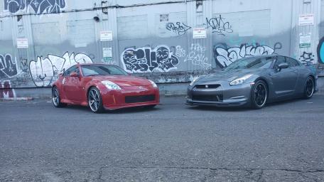 Nissan GTR and Nismo 350z wallpaper