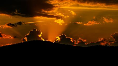 Radiant Evening Glow Over the Horizon wallpaper