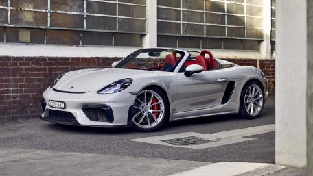 Sleek Porsche 718 Spyder on Urban Streets wallpaper