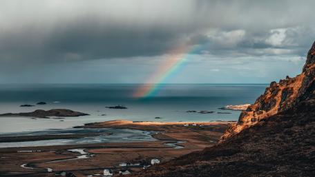 Vibrant Rainbow Over Serene Sea Horizon wallpaper