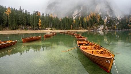 Lake Braies (Pragser Wildsee) wallpaper