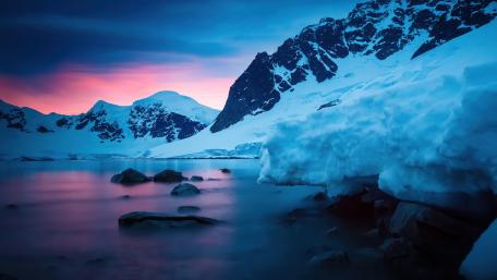 Serene Winter Mountain Reflections in 4K wallpaper