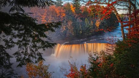 Tahquamenon Falls at fall wallpaper
