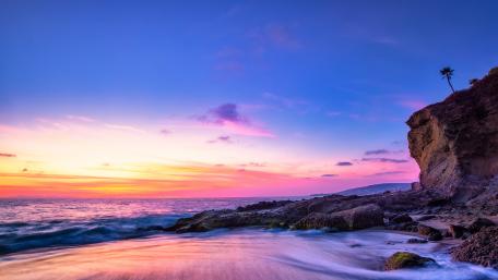 Serene Sunset Over Tranquil Sea Waves wallpaper