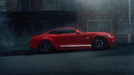 Bold Red Ford Mustang in Mysterious Night Setting wallpaper