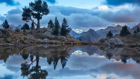 Serene Mountain Lake at Dusk wallpaper