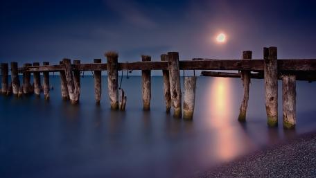 Serene Night over the Pier wallpaper