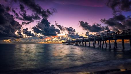 Evening Serenity Over the Pier wallpaper