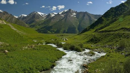 Majestic Mountain Valley with Flowing River wallpaper