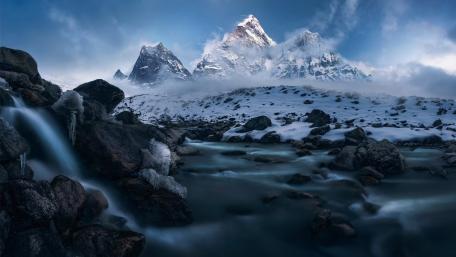 Majestic Winter Mountain Landscape wallpaper