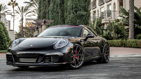 Sleek Black Porsche Beauty on Display wallpaper