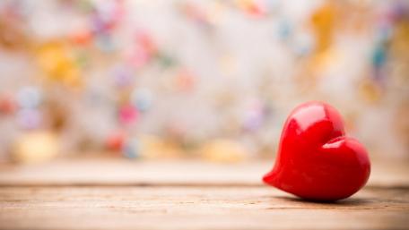 Romantic Heart on a Wooden Surface wallpaper