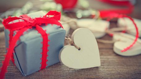 Gift of Love for Valentine’s Day wallpaper