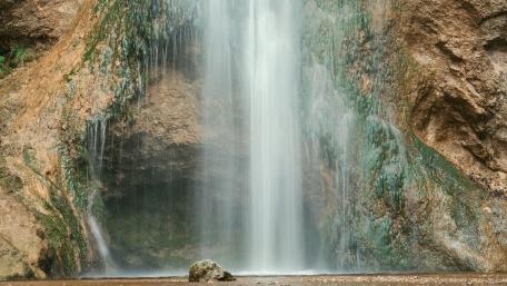 Serenity of a Majestic Waterfall in Nature wallpaper