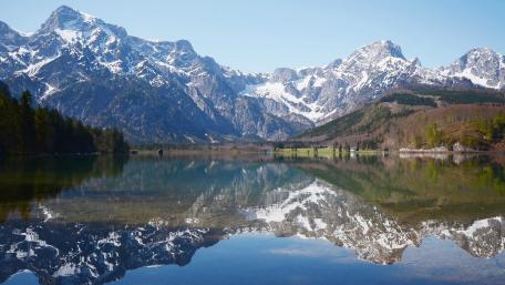 Majestic Alpine Reflections in Tranquil Waters wallpaper